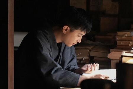 　『ばけばけ』第９５回より。ヘブンとわかりあえないまま、失意のうちに喀血してしまった錦織（吉沢亮）©ＮＨＫ