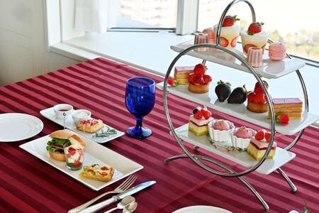 　「ホテルプラザ神戸」でスタートした、ボリューム満点の「イチゴづくしのアフタヌーンティー」