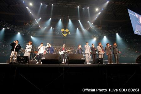 　『ＬＩＶＥ ＳＤＤ ２０２６』でスターダスト・レビューの『愛の歌』を歌うゆず、ゴスペラーズ、ＦＡＮＴＡＳＴＩＣＳの中島颯太＆八木勇征（２月１４日・大阪城ホール）写真提供：ＦＭ大阪