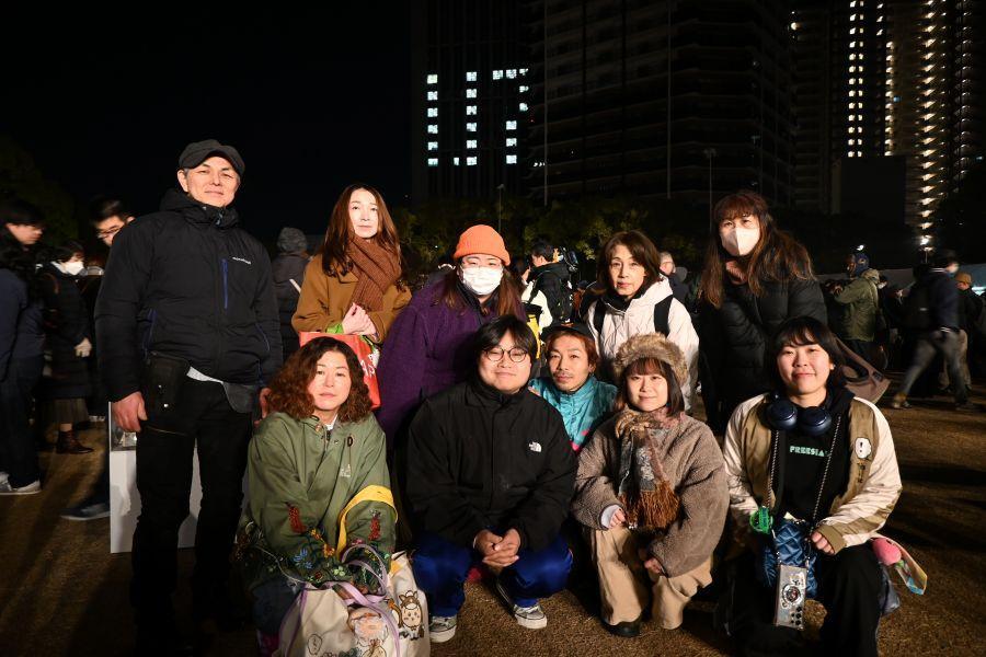 アーティストと参加者みんなで一緒に東遊園地の『阪神淡路大震災1.17のつどい』へ（2026年1月17日/東遊園地 Lmaga.jp編集部撮影）