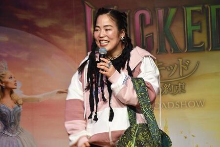 　前作に続き、『ウィキッド 永遠の約束』で吹き替え声優をつとめたゆりやんレトリィバァ（２月１９日・大阪文化服装学院）