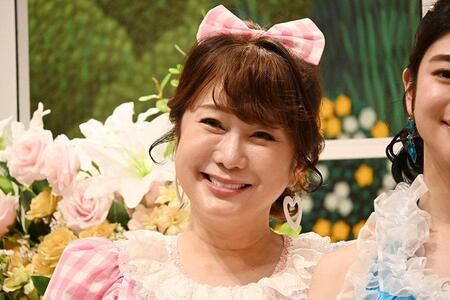 　「よしもと新喜劇」にサプライズ登場した、はるな愛（Ｌｍａｇａ.ｊｐ撮影）