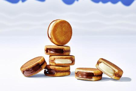 　「ＳＮＯＷＳ」のスノーサンド（５個入・白／黒各１０８０円、８個入・白と黒 各４個入各１９９８円）