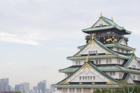 「大阪城公園」にある「大阪城天守閣」の様子