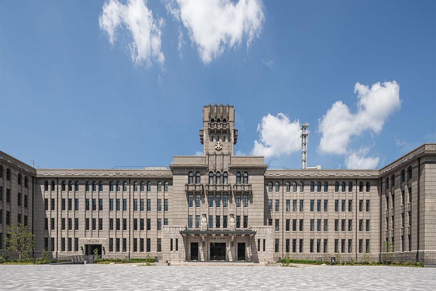 　「京都市役所」外観（提供写真）
