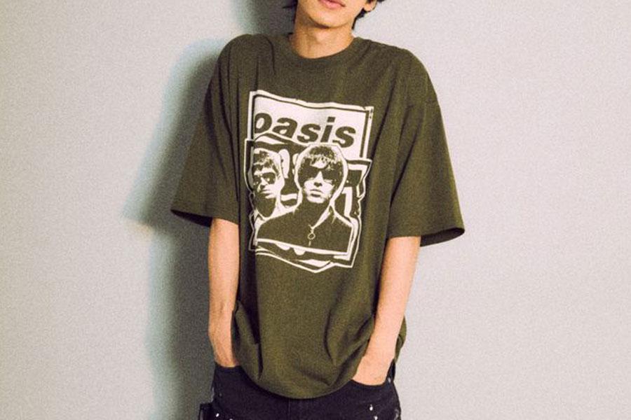 　Ｏａｓｉｓグッズ着用画、Ｔシャツ Ｐａｐｅｒ Ｃｕｔ Ｏｕｔ Ｐｈｏｔｏ（７５００円）