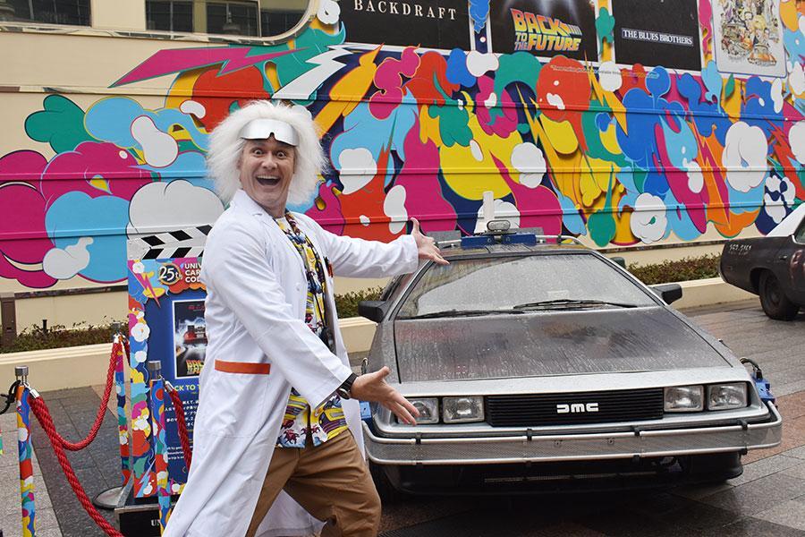 ファンを沸かした『バック・トゥ・ザ・フューチャー』のドクとのグリーティング（3月3日／ユニバーサル・スタジオ・ジャパン）