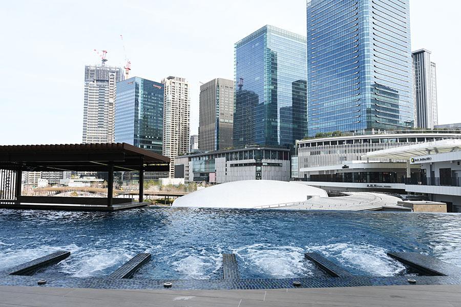　「うめきた温泉 蓮」インフィニティプールからの景色