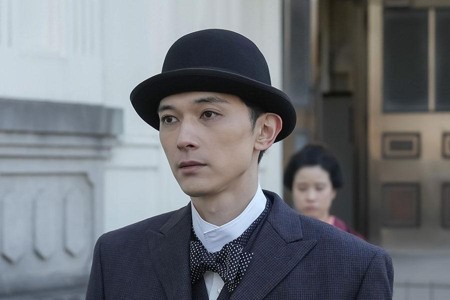 　『ばけばけ』第１１４回より。トキから説得を受ける錦織（吉沢亮）©ＮＨＫ