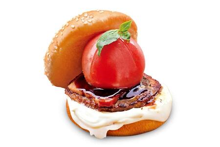 　「ドムドムハンバーガー」新商品「丸ごと！！トマトバーガー」（単品９５０円）