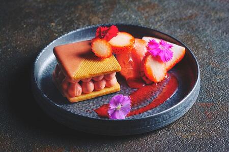 　「Ｓｅｉｉｃｈｉｒｏ,ＮＩＳＨＩＺＯＮＯ」とコラボしたバターサンド。写真は、トッピングオプション「アイス＆季節のフルーツ トッピング」（＋５００円）を付けた場合