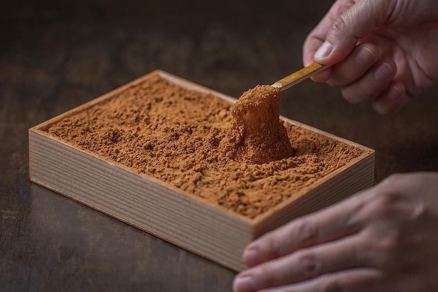 名物・ツバメわらび（10切入1358円）