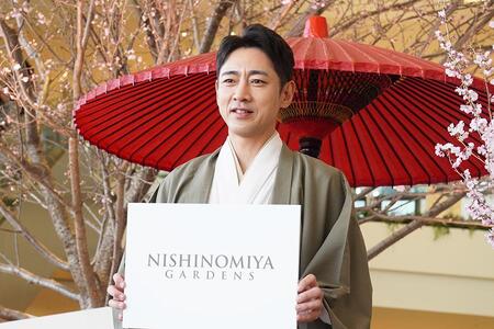 　「阪急西宮ガーデンズ」のお花見イベントに登場した小泉孝太郎（Ｌｍａｇａ.ｊｐ撮影）