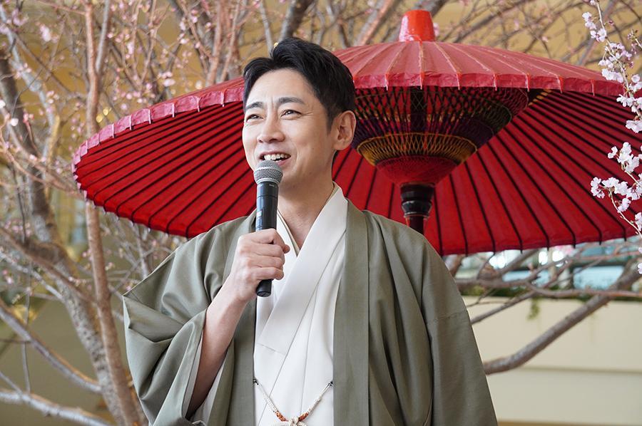 　「阪急西宮ガーデンズ」のお花見イベントに登場した小泉孝太郎（Ｌｍａｇａ.ｊｐ撮影）