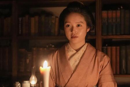 『ばけばけ』第120回より。ろうそくの前で怪談を語るトキ（高石あかり）（C）NHK