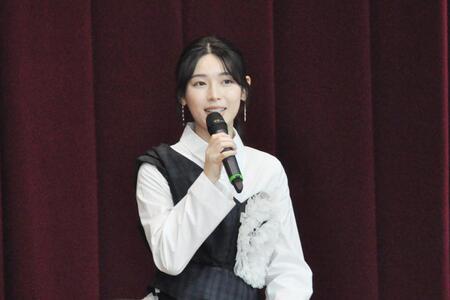 　「伊香具小学校」の閉校式典＆イベントに登場した白石聖（３月２２日／滋賀県長浜市）