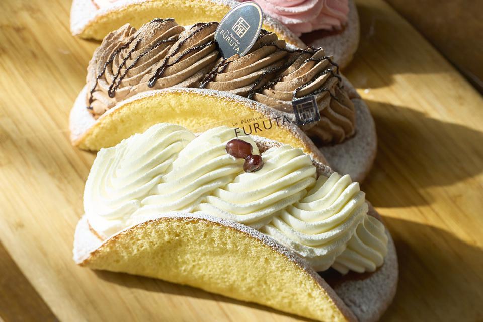 　『春の北海道物産大会』に登場する「ル・パティシエ・フルタ」のオムレツ・純生（１個９５１円）、オムレツ・ショコラ（１個９７２円）など。４月８日～１４日まで