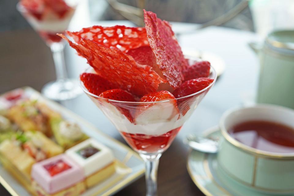 　ホテル「ウォルドーフ・アストリア大阪」（大阪市北区）で提供中の「季節のフルーツパフェ」（３５００円）（２月１０日撮影／Ｌｍａｇａ.ｊｐ編集部）