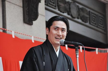 　『大阪松竹座　御名残道頓堀お練り』式典で挨拶する中村隼人（３月２９日／大阪市中央区）