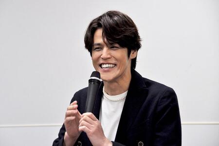 　大阪でおこなわれた『アケチコ！～蒸気の黒ダイヤ、あるいは狂気の島～』の会見にて。宮野真守（４月３日・Ｌｍａｇａ.ｊｐ撮影）