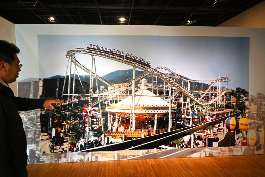 　『みんなでつくる宝塚コドモ博』当時の写真を見るとジェットコースターや、モノレールなど大型アトラクションも多い