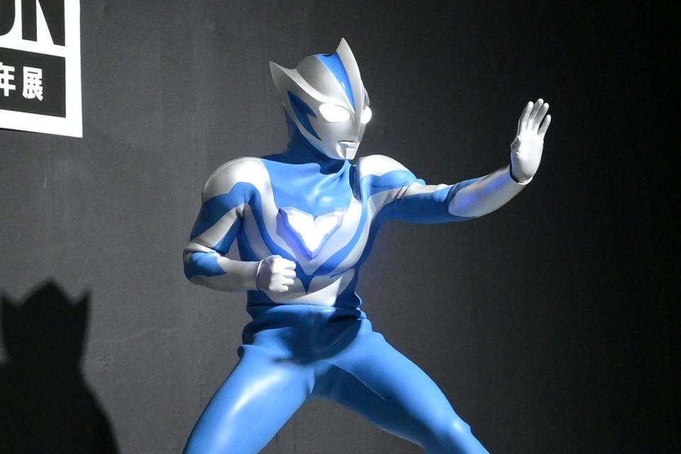 　『ＵＬＴＲＡＭＡＮ ＥＸＨＩＢＩＴＩＯＮ -ウルトラマンシリーズ６０周年展- ｉｎ ひらかたパーク』にて、サプライズ登場したウルトラマンテオ（４月１７日／ひらかたパーク）