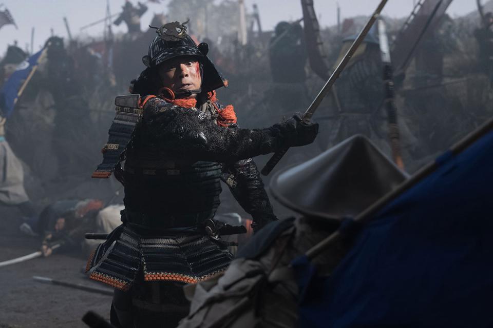 　『豊臣兄弟！』第１５回より。兄を助けるため、初めて敵を斬る小一郎（仲野太賀）©ＮＨＫ