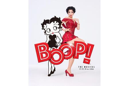 　主人公ベティー ブープを演じる、礼真琴の扮装ビジュアルは、真っ赤なミニのインパクト大