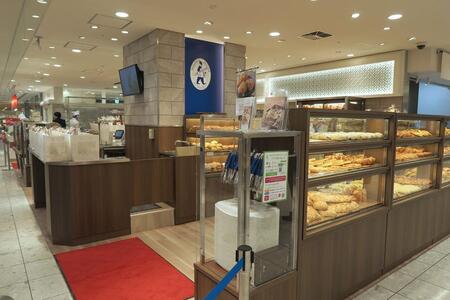 　リニューアルした「ドンク 近鉄あべのハルカス店」（大阪市阿倍野区・４月２９日）