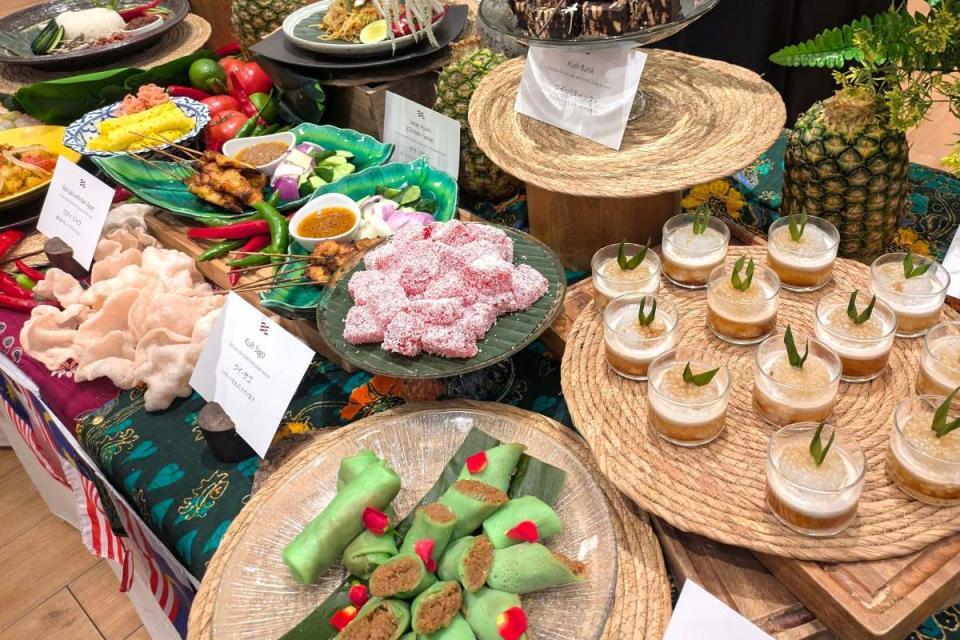 　ロティ・チャナイはもちろん、マレーシア人シェフのよる日本ではレアな超本格現地グルメの数々が登場