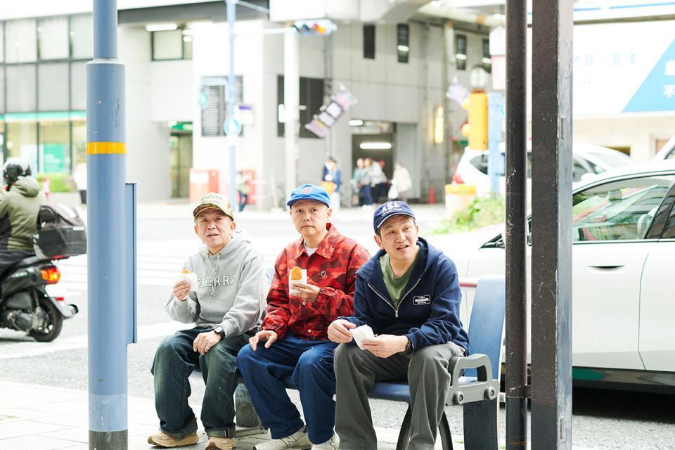 　来阪したスチャダラパー。左からＳＨＩＮＣＯ、Ｂｏｓｅ、ＡＮＩ