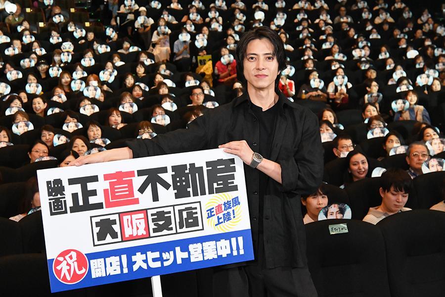 　映画『正直不動産』の大阪舞台挨拶に登場した山下智久（５月２６日・ＴＯＨＯシネマズ梅田・Ｌｍａｇａ.ｊｐ撮影）