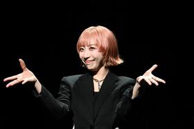 こんな早口でしゃべりまくる美弥るりか、みたことないかも宝塚OG豪華共演、舞台『MISSDIRECTION』より