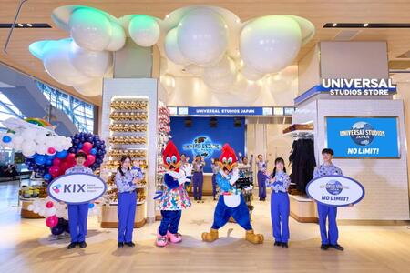 　「ユニバーサル・スタジオ・ストア 関西国際空港店」オープニングセレモニーの様子（６月２日）写真提供：ユニバーサル・スタジオ・ジャパン