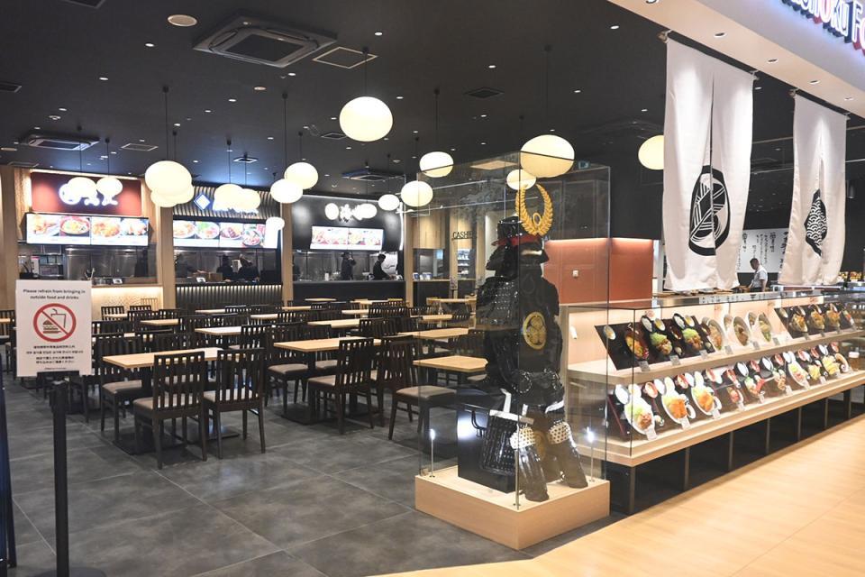 　１８３席を擁するフードコート「和食 ｗａｓｈｏｋｕ」（５月２９日撮影／関西国際空港第１ターミナル国際出国エリア）