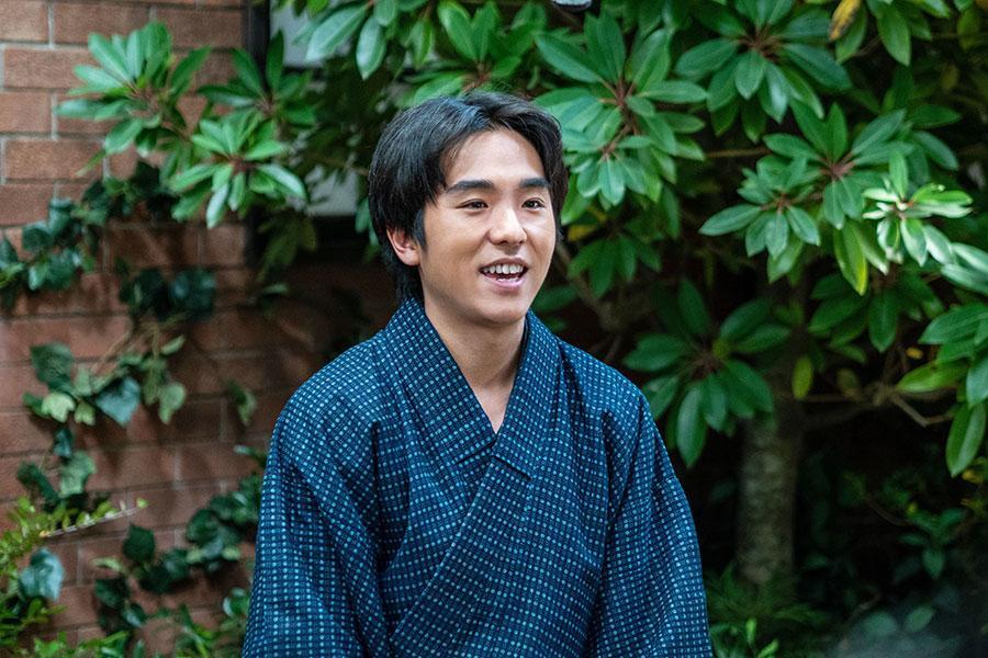 　『風、薫る』第４８回より。退院することになった患者・丸山（若林時英）©ＮＨＫ