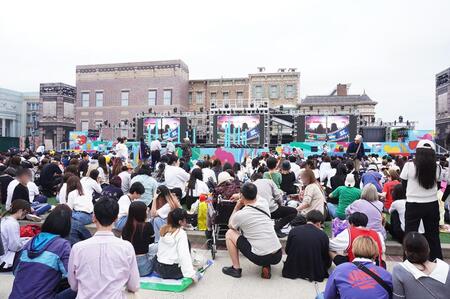 　ＵＳＪでの映画イベント。上映開始前の「グラマシーパーク」の様子（Ｌｍａｇａ.ｊｐ撮影）