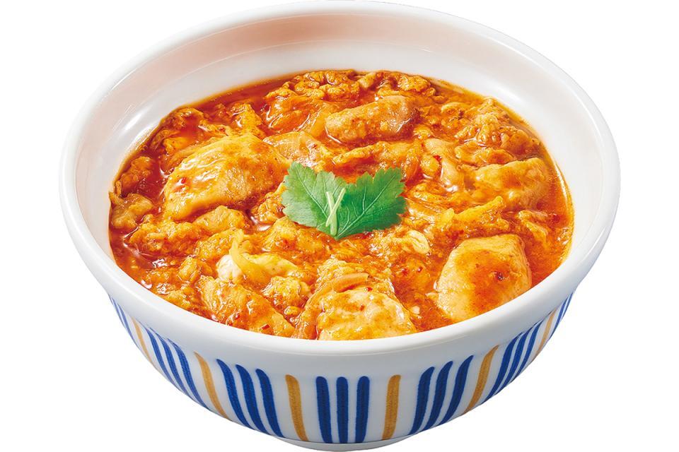 　「なか卯」の辛旨赤の親子丼（並盛り６２０円）