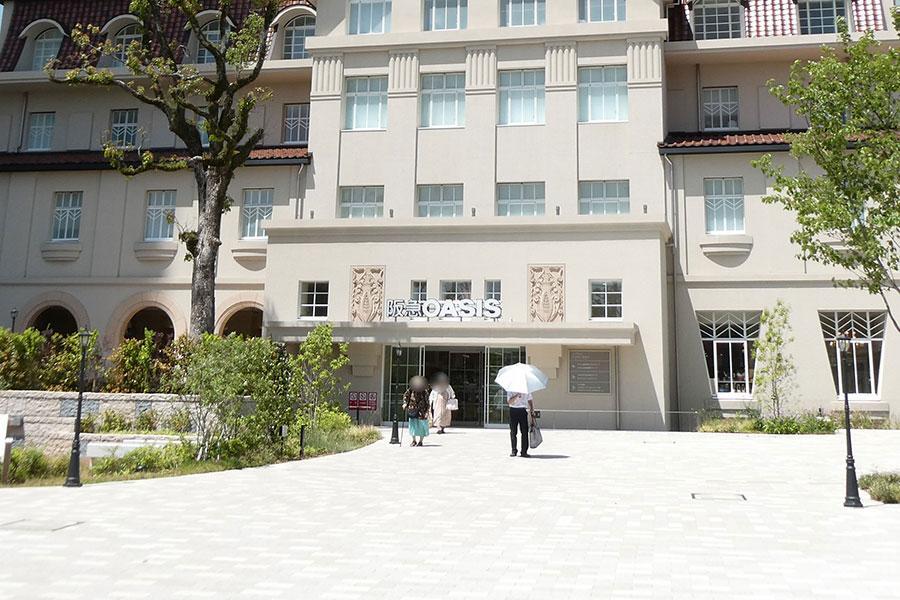 有名ホテル跡地に登場したスーパー……これは「日本一豪華な店構え」では？