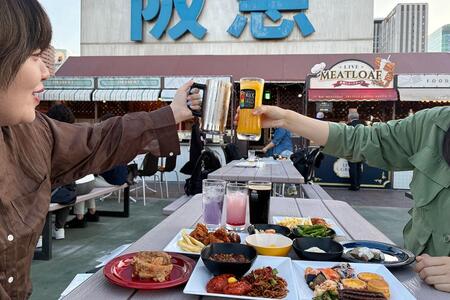 　梅田エリア最大級の６９６席、時間無制限の食べ飲み放題で人気の『阪急トップビアガーデン』