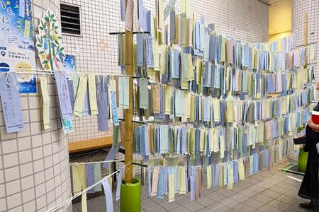 　谷町線「天満橋駅」の笹の様子（７月１日撮影）