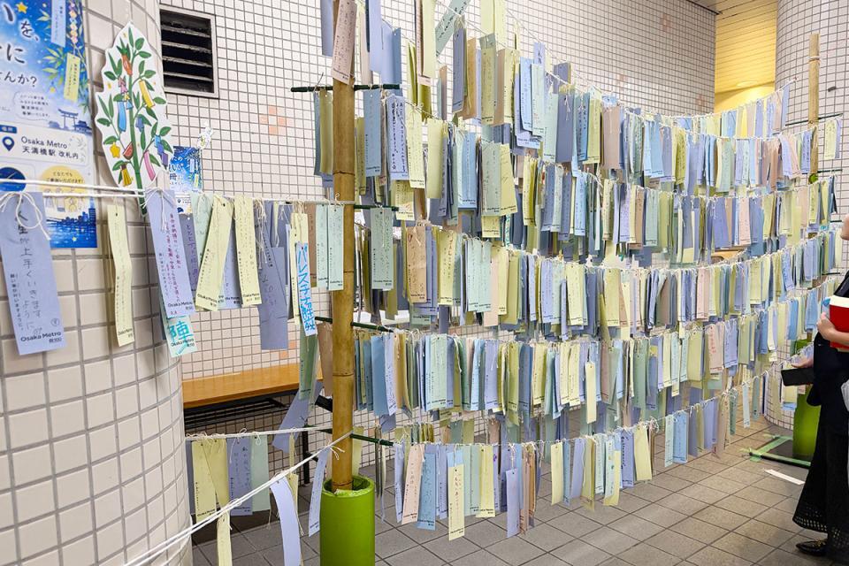 　谷町線「天満橋駅」の笹の様子（７月１日撮影）