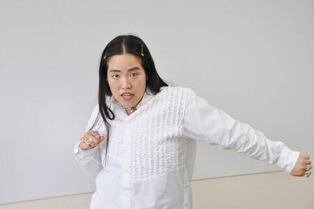 「2026年は日本に帰らない予定だったけど…」と、ミュージカル『フル・モンティ』への意気込みを話すゆりやんレトリィバァ（7月8日・大阪市内）