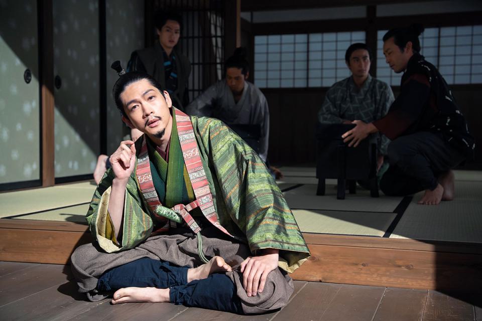 『豊臣兄弟！』第28回より。本能寺の変を堺で知った徳川家康（松下洸平）(C)NHK