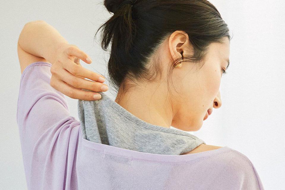 　服を着たまま“汗ごと抜き取る”仕組みの「服の中から汗ごと抜き取れるインナー」