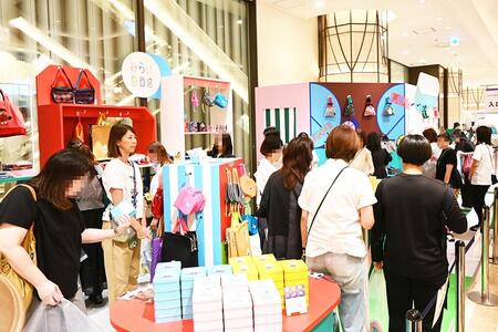 開店直後は、お目当て目掛けて一直線（7月22日撮影）