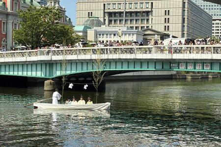オフィス街近くにある鉾流橋だが、この日は厳かな雰囲気に（７月２４日・鉾流橋付近）