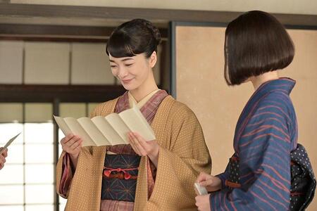 　『風、薫る』第９６回より。一ノ瀬りん（見上愛）と大家直美（上坂樹里）©ＮＨＫ