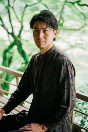 宇治市で特別講座「仮名文字から見る源氏物語の世界」を担当する書家・根本知氏