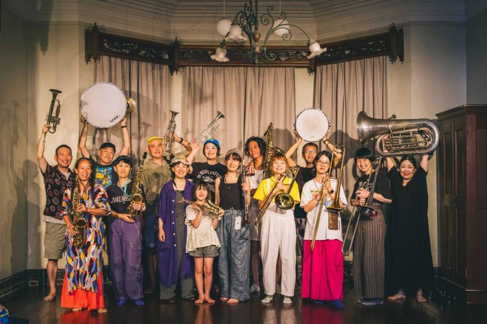 旧グッゲンハイム邸での恒例ワンマンライブほか、海、山、棚田などあらゆる場所で演奏してきた三田村管打団？も出演